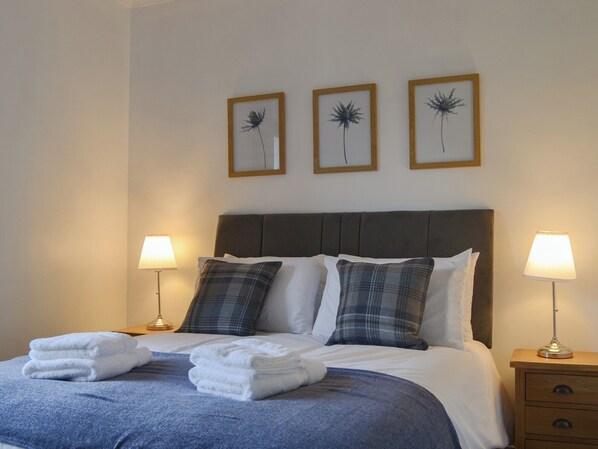 2 bedrooms, free WiFi, bed sheets - The Misty Isles View (Portree)