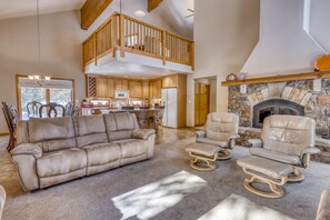 TV, fireplace, books - Three-story lakefront home w/lake views, wood fireplace, high-speed WiFi, W/D (Soda Springs)