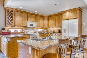 Fridge, microwave, oven, stovetop - Three-story lakefront home w/lake views, wood fireplace, high-speed WiFi, W/D (Soda Springs)