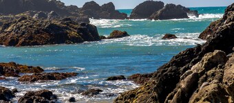Perfectly located ocean-view guest house w/free WiFi - near beaches, restaurants