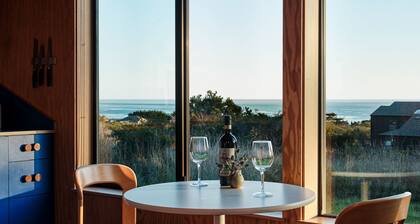 Perfectly located ocean-view guest house w/free WiFi - near beaches, restaurants