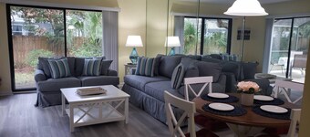 SABTR- 710- 6 MIN. WALK TO THE BEACH! POOL, CLEAN,2BR,2BA VILLA, 5-STAR REVIEWS!