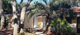 6 MIN. WALK TO THE BEACH! POOL & TENNIS CLEAN,2BR,2BA VILLA, 5-STAR REVIEWS!
