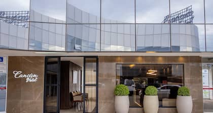 CancĂșn Hotel by H HotĂ©is - Airport