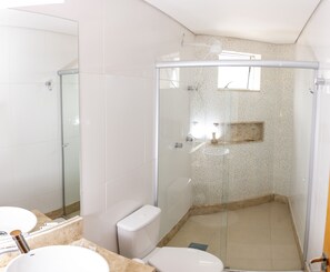 Slippers, towels - Cancún Hotel by H Hotéis - Airport (Arniqueiras)