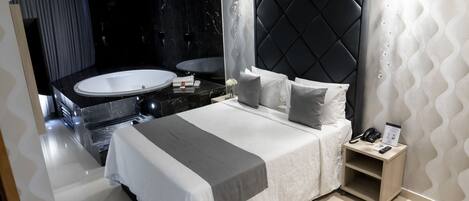 Presidential Double Room | Minibar, individually decorated, individually furnished, desk