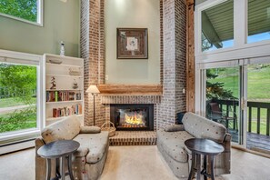 Smart TV, fireplace, DVD player