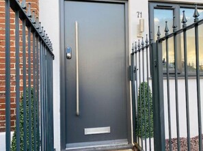 Exterior - Townhouse Plus @ Lower Beth Street Stoke (Stoke-on-Trent)