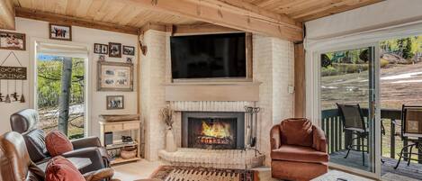 Smart TV, fireplace, DVD player