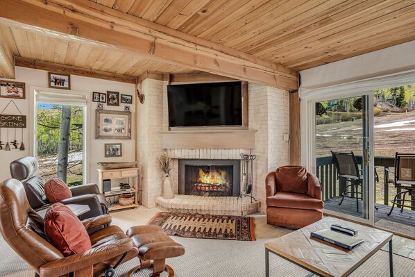 Smart TV, fireplace, DVD player