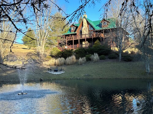 Beautiful Log Cabin with Private Pond & Dock MLK Weekend Just Opened 