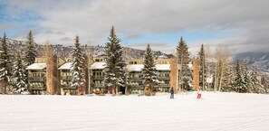 Exterior - 🏔️Ski-In, Ski-Out Condo~Hot Tub~Interlude 205🏔️ (Snowmass Village)