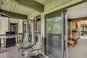 Terrace/patio - 🏔️Ski-In, Ski-Out Condo~Hot Tub~Interlude 205🏔️ (Snowmass Village)