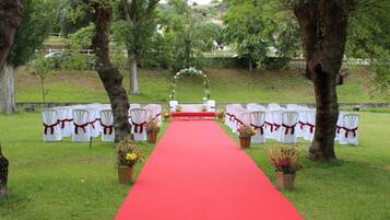 Zona a l'aire lliure per a la celebració de banquets