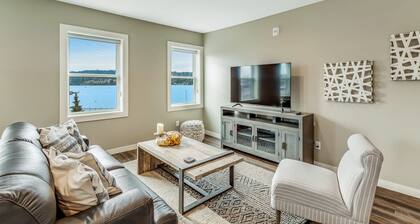Charming Liberty Bay condo with bay views, high-speed WiFi, & washer/dryer