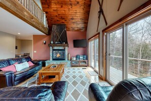 Télévision, cheminée, table de tennis de table