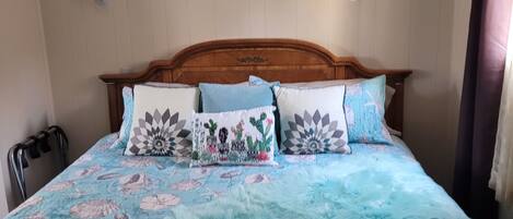 3 bedrooms, desk, iron/ironing board, travel cot