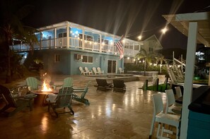 Terrace/patio - Luxury waterfront Islamorada Retreat w/private pool, hot tub, lanai bar& firepit (Islamorada)