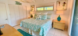 3 bedrooms, iron/ironing board, WiFi, bed sheets - Luxury waterfront Islamorada Retreat w/private pool, hot tub, lanai bar& firepit (Islamorada)