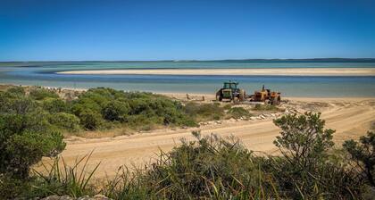 Little Douglas Holiday Shack - A rare opportunity to rent a property in this idyllic coastal community
