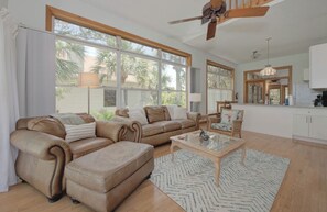 Smart TV, DVD player - Wake up on the waters of Tampa Bay in a north Anna Maria home. (Anna Maria)
