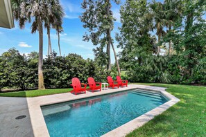 Een verwarmd zwembad