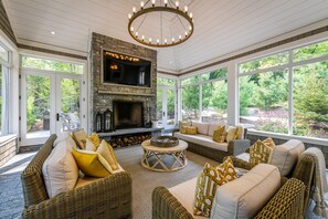 TV, fireplace, stereo