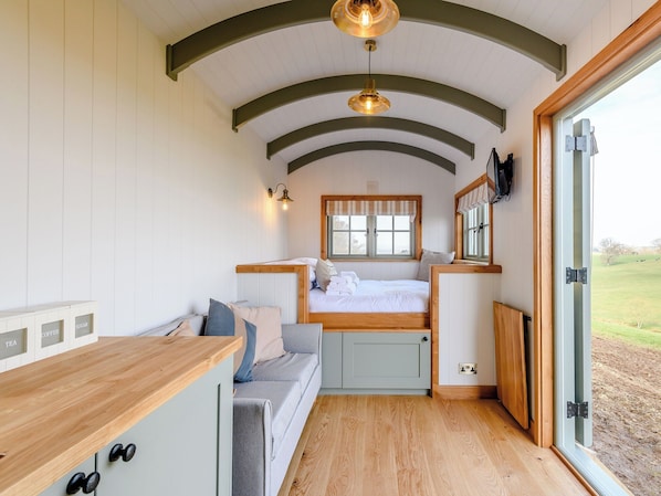 1 bedroom, bed sheets