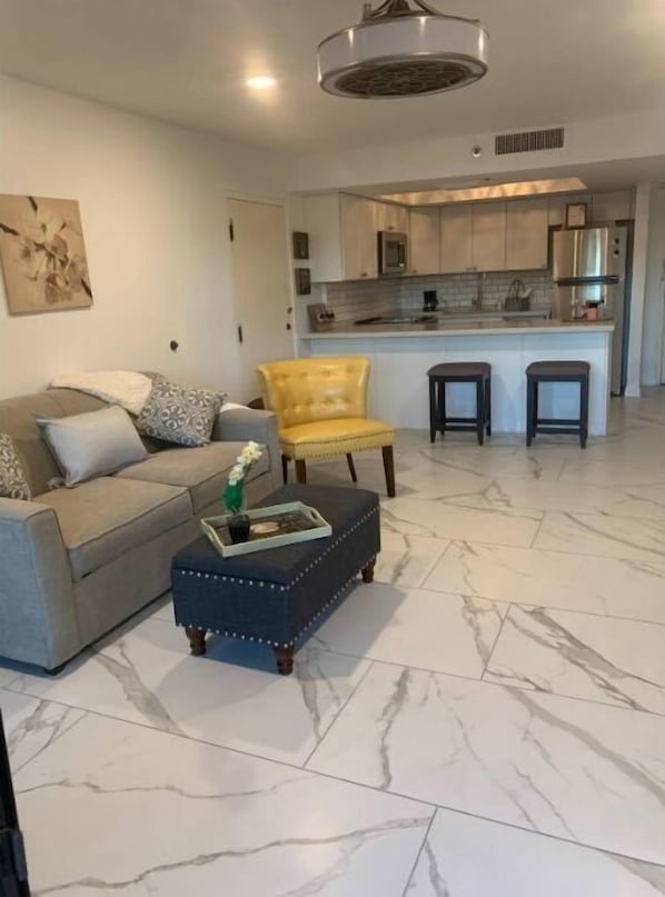 Smart TV, fireplace - JULIE'S PLACE (Scottsdale)