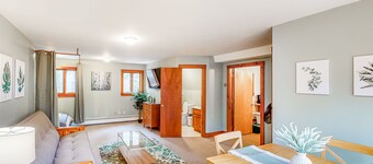 Great Value in Stowe w/kitchenette, free WiFi - near trails