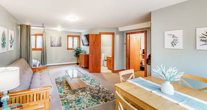 Great Value in Stowe w/kitchenette, free WiFi - near trails