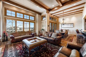 Älytelevisio, takka, DVD-soitin