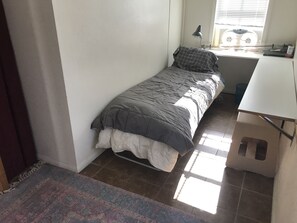 2 bedrooms, WiFi, bed sheets - Sweet secluded Silverlake cottage near Everything  (Los Angeles)