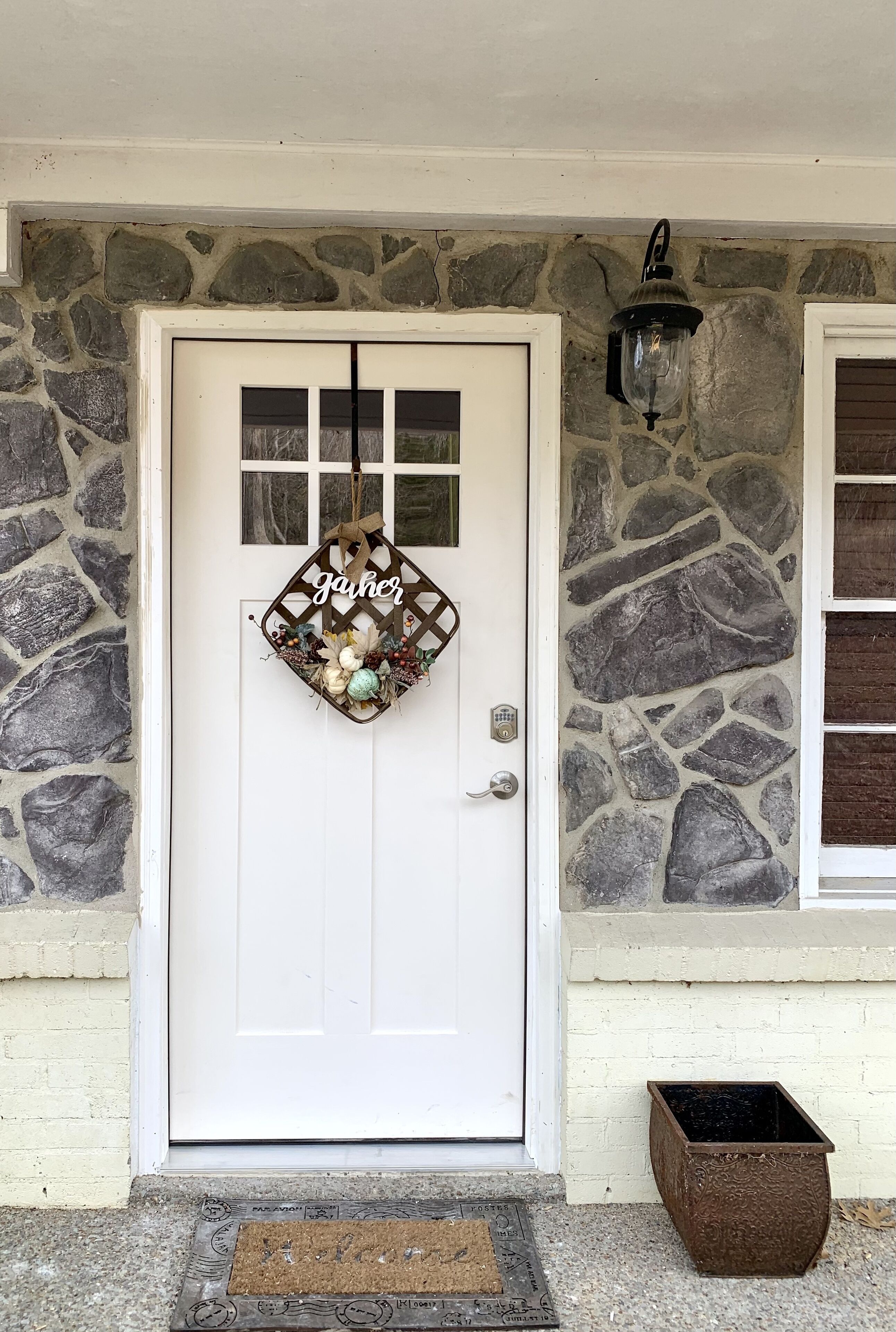 Cozy Cottage Retreat in the heart of Cool Springs. 