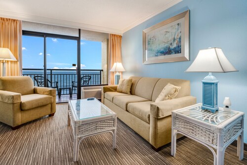 Direct oceanfront, separate bedroom, full kitchen - rates lower than last year !