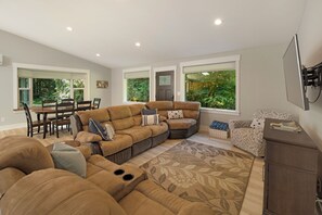 Smart-TV, Kamin, Bücher