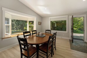 Dining - Perfect location to relax, unwind, rejuvinate, explore and enjoy San Juan Island (Friday Harbor)