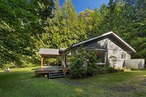 Exterior - Perfect location to relax, unwind, rejuvinate, explore and enjoy San Juan Island (Friday Harbor)