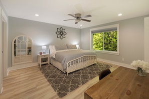 3 bedrooms, desk, iron/ironing board, travel crib - Perfect location to relax, unwind, rejuvinate, explore and enjoy San Juan Island (Friday Harbor)