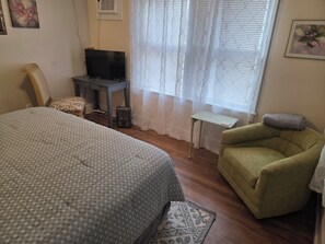 1 bedroom, desk, iron/ironing board, free WiFi