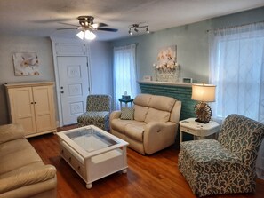 Een smart-tv, een open haard, Netflix en streamingdiensten