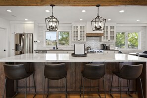 Fridge, microwave, oven, stovetop - WOW! Have to see this house! Hot Tub Home - Wine Country (Temecula)