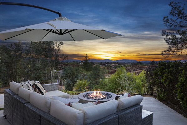 Terrace/patio - WOW! Have to see this house! Hot Tub Home - Wine Country (Temecula)