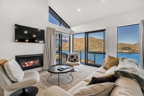 电视、壁炉、办公室