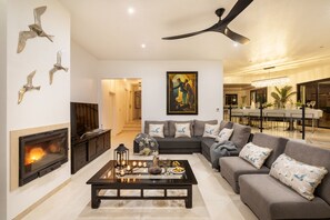 Smart TV, fireplace, books, stereo - Seafront View next to the famous “Benagil Caves” (Lagoa)