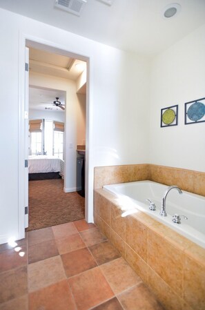 In-room safe, free WiFi, bed sheets - Beautiful Studio Casita - Legacy Villas Resort (La Quinta)