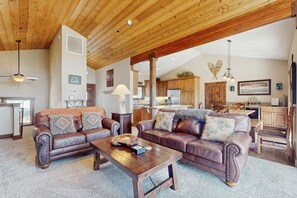 Fernseher, Kamin, DVD-Player, Stereoanlage