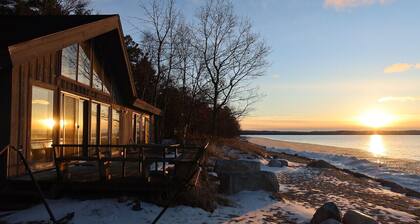 Lake MI Private Beach; fireplace, Sunsets. Close to Fishtown & Sleeping Bear