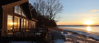 Lake MI Private Beach; fireplace, Sunsets. Close to Fishtown & Sleeping Bear
