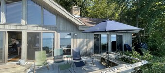  Lake MI Private Beach; fireplace, Sunsets. Close to Fishtown & Sleeping Bear